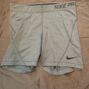 Women’s grey Nike spandex 5” (m)